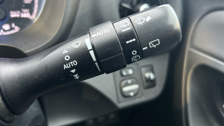 Toyota Yaris 1.5 VVT-i Design 5dr Petrol Hatchback